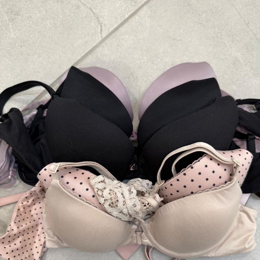 BUNDLE Victoria's Secret Size 32B Bras (4)